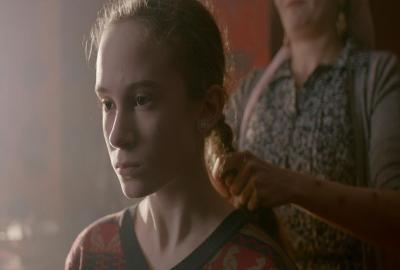 Naciye woman braids young girls hair